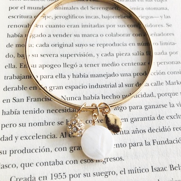 Alquimia Jewelry - 3 /35 MOTHER OF PEARL CHARM GOLD BANGLE